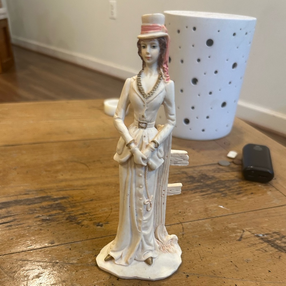 Artmark Marlo Collection Vintage Figurine Victorian Lady Fence.